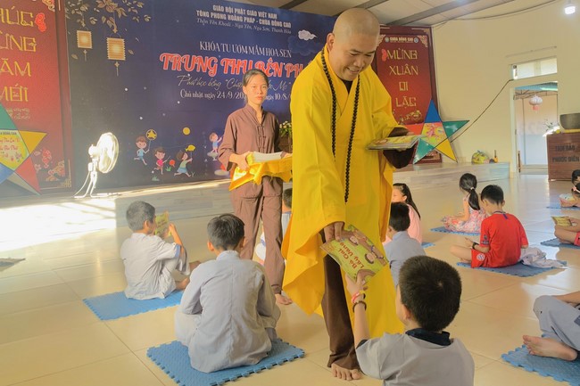 The 13th Lotus seeds Sowing Retreat at Dong Cao Pagoda, Thanh Hoa