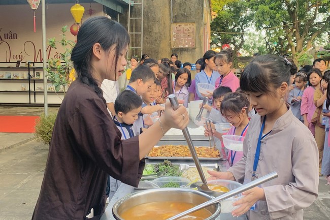 The 13th Lotus seeds Sowing Retreat at Dong Cao Pagoda, Thanh Hoa