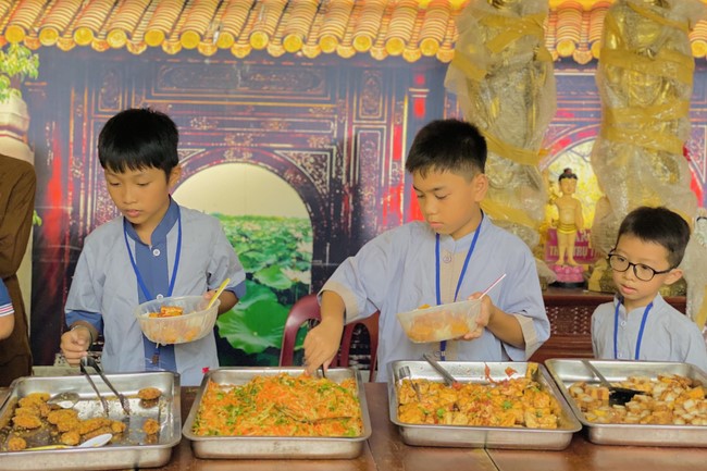The 13th Lotus seeds Sowing Retreat at Dong Cao Pagoda, Thanh Hoa