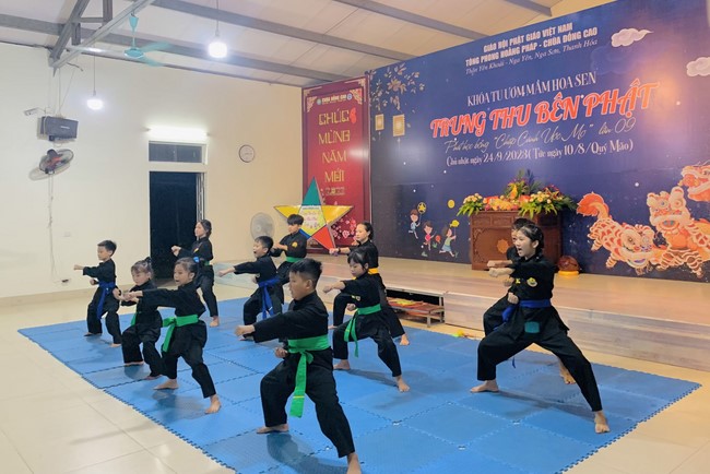 “Besides Buddha on Mid-Autumn Festival for Kids of Dong Cao Pagoda, Thanh Hoa