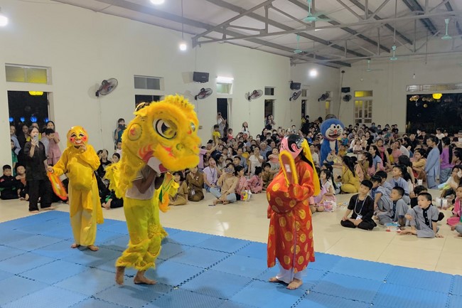 “Besides Buddha on Mid-Autumn Festival for Kids of Dong Cao Pagoda, Thanh Hoa