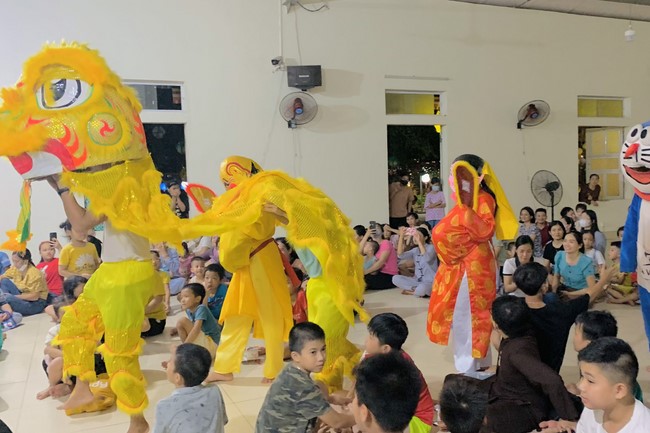 “Besides Buddha on Mid-Autumn Festival for Kids of Dong Cao Pagoda, Thanh Hoa