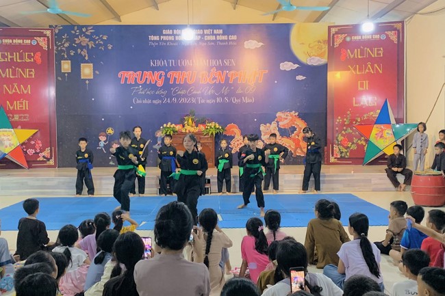 “Besides Buddha on Mid-Autumn Festival for Kids of Dong Cao Pagoda, Thanh Hoa