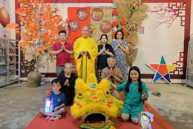 “Besides Buddha on Mid-Autumn Festival for Kids of Dong Cao Pagoda, Thanh Hoa