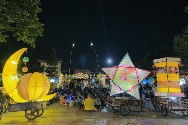 “Besides Buddha on Mid-Autumn Festival for Kids of Dong Cao Pagoda, Thanh Hoa