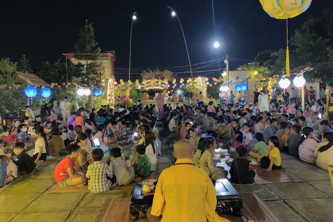 “Besides Buddha on Mid-Autumn Festival for Kids of Dong Cao Pagoda, Thanh Hoa