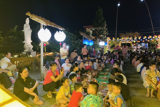 “Besides Buddha on Mid-Autumn Festival for Kids of Dong Cao Pagoda, Thanh Hoa