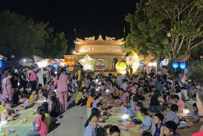 “Besides Buddha on Mid-Autumn Festival for Kids of Dong Cao Pagoda, Thanh Hoa