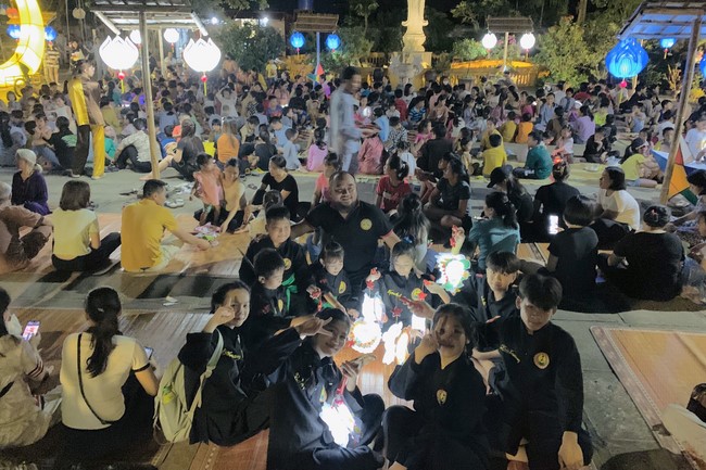 “Besides Buddha on Mid-Autumn Festival for Kids of Dong Cao Pagoda, Thanh Hoa