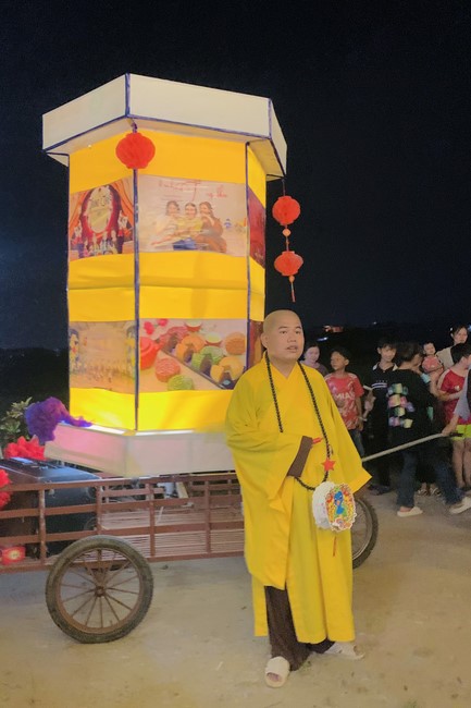 “Besides Buddha on Mid-Autumn Festival for Kids of Dong Cao Pagoda, Thanh Hoa
