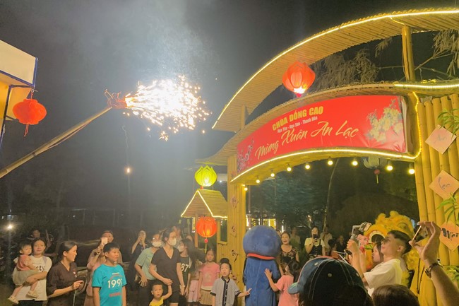 “Besides Buddha on Mid-Autumn Festival for Kids of Dong Cao Pagoda, Thanh Hoa