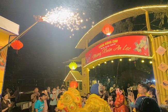 “Besides Buddha on Mid-Autumn Festival for Kids of Dong Cao Pagoda, Thanh Hoa