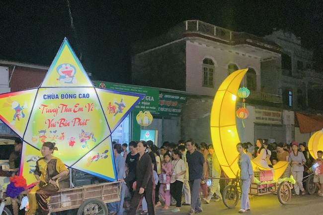 “Besides Buddha on Mid-Autumn Festival for Kids of Dong Cao Pagoda, Thanh Hoa