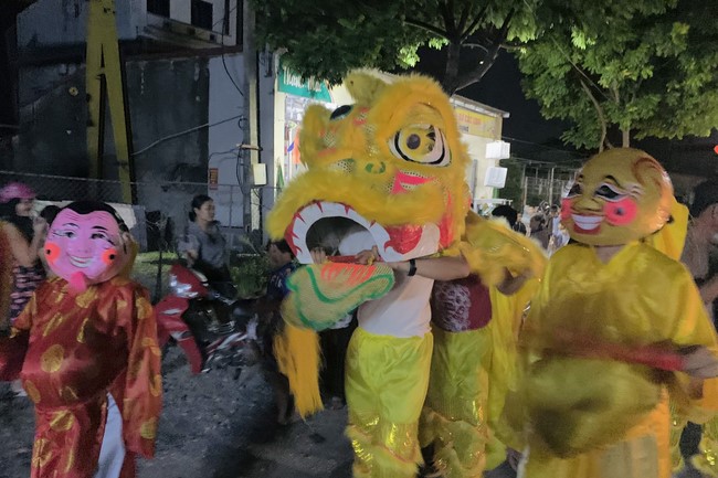 “Besides Buddha on Mid-Autumn Festival for Kids of Dong Cao Pagoda, Thanh Hoa