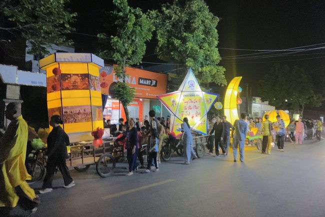 “Besides Buddha on Mid-Autumn Festival for Kids of Dong Cao Pagoda, Thanh Hoa