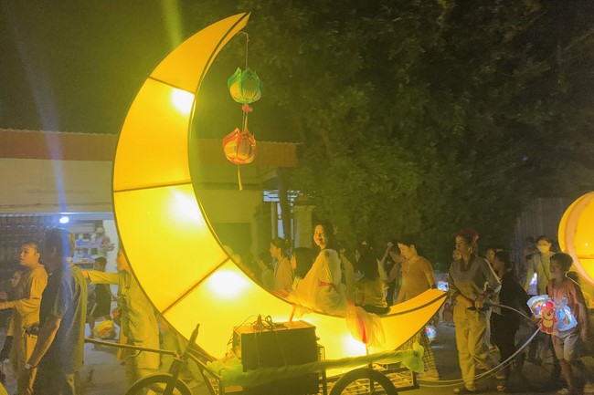 “Besides Buddha on Mid-Autumn Festival for Kids of Dong Cao Pagoda, Thanh Hoa