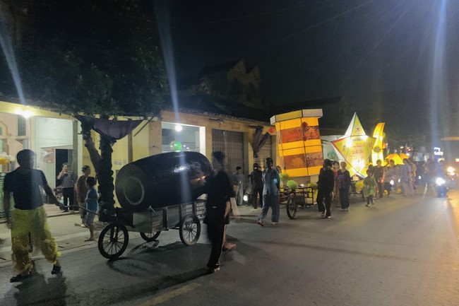 “Besides Buddha on Mid-Autumn Festival for Kids of Dong Cao Pagoda, Thanh Hoa