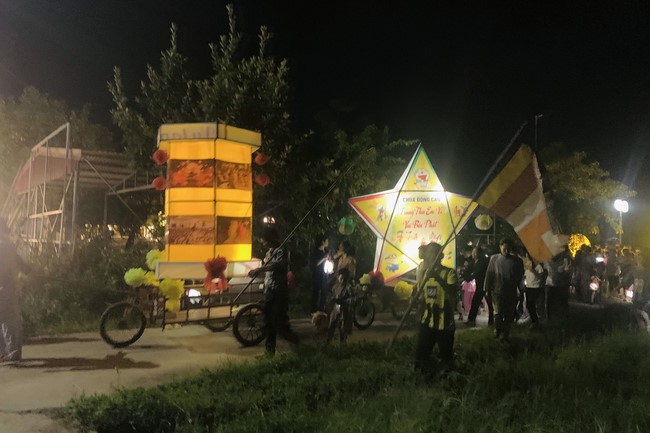 “Besides Buddha on Mid-Autumn Festival for Kids of Dong Cao Pagoda, Thanh Hoa