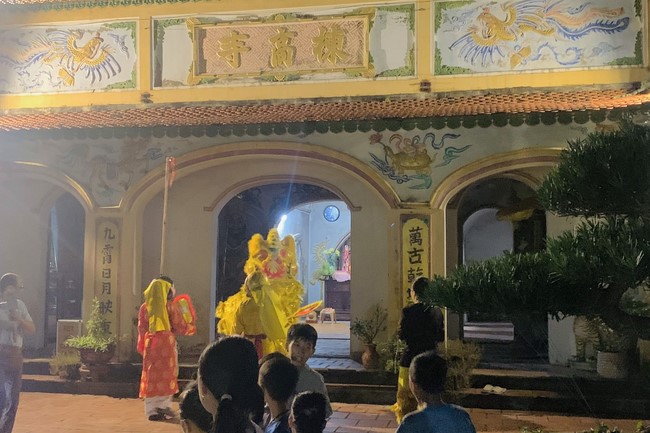 “Besides Buddha on Mid-Autumn Festival for Kids of Dong Cao Pagoda, Thanh Hoa