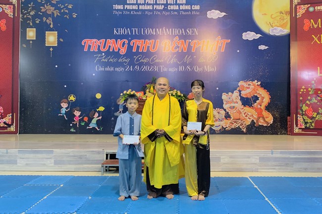 “Besides Buddha on Mid-Autumn Festival for Kids of Dong Cao Pagoda, Thanh Hoa