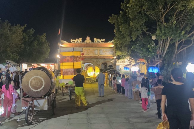 “Besides Buddha on Mid-Autumn Festival for Kids of Dong Cao Pagoda, Thanh Hoa