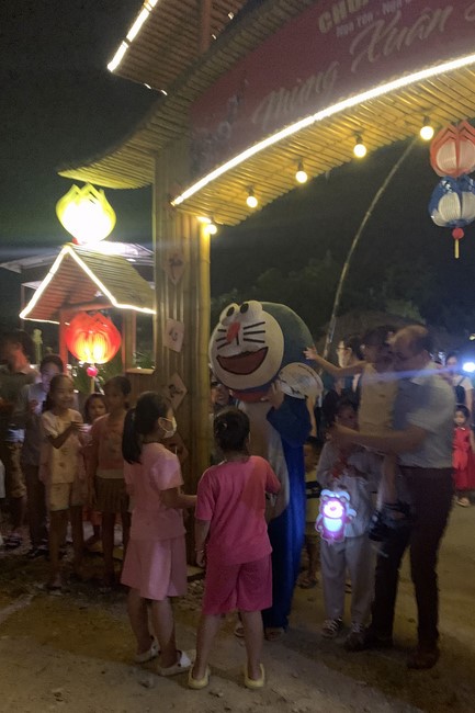 “Besides Buddha on Mid-Autumn Festival for Kids of Dong Cao Pagoda, Thanh Hoa