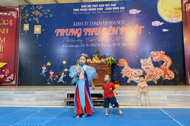“Besides Buddha on Mid-Autumn Festival for Kids of Dong Cao Pagoda, Thanh Hoa