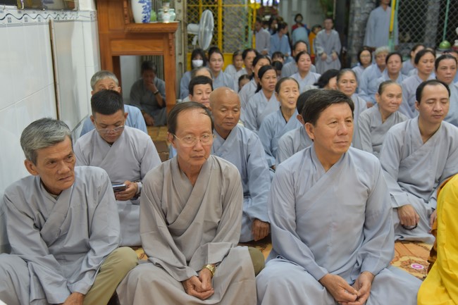 The 8th One-Day Retreat, and giving gifts on Mid-autumn Festival at Minh Chat ashram in Can Tho