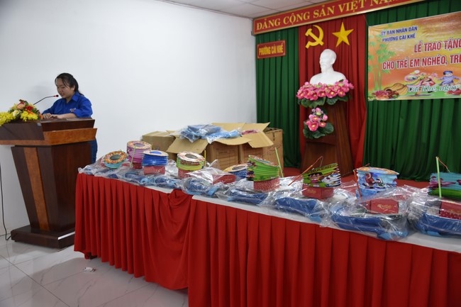 The 8th One-Day Retreat, and giving gifts on Mid-autumn Festival at Minh Chat ashram in Can Tho