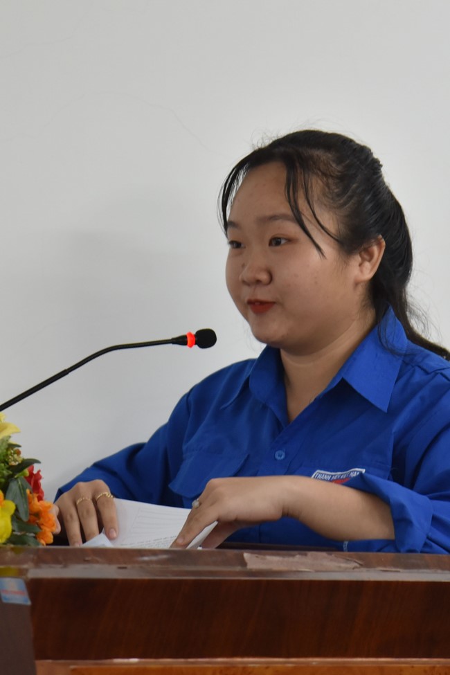 The 8th One-Day Retreat, and giving gifts on Mid-autumn Festival at Minh Chat ashram in Can Tho