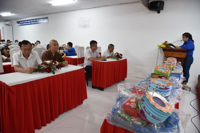 The 8th One-Day Retreat, and giving gifts on Mid-autumn Festival at Minh Chat ashram in Can Tho