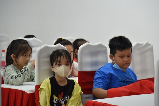 The 8th One-Day Retreat, and giving gifts on Mid-autumn Festival at Minh Chat ashram in Can Tho