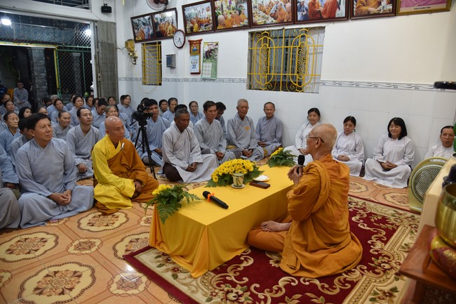 The 8th One-Day Retreat, and giving gifts on Mid-autumn Festival at Minh Chat ashram in Can Tho