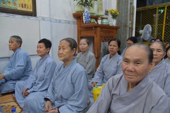 The 8th One-Day Retreat, and giving gifts on Mid-autumn Festival at Minh Chat ashram in Can Tho