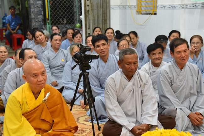 The 8th One-Day Retreat, and giving gifts on Mid-autumn Festival at Minh Chat ashram in Can Tho