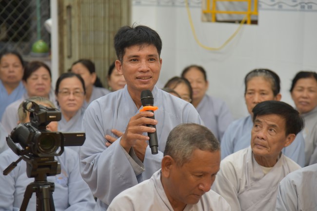 The 8th One-Day Retreat, and giving gifts on Mid-autumn Festival at Minh Chat ashram in Can Tho