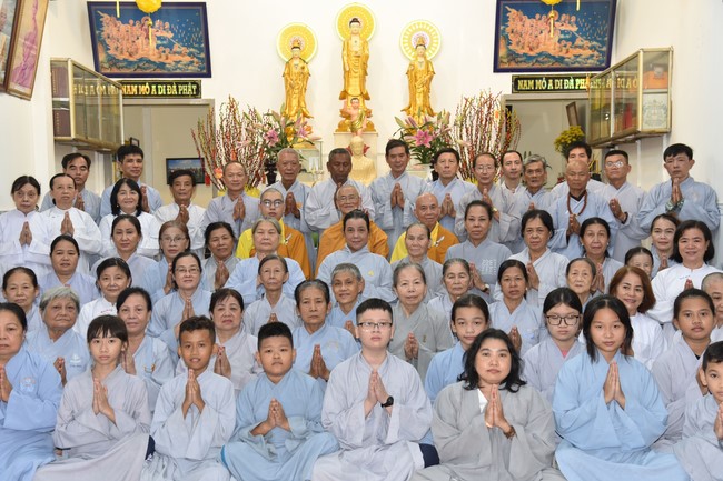 The 8th One-Day Retreat, and giving gifts on Mid-autumn Festival at Minh Chat ashram in Can Tho