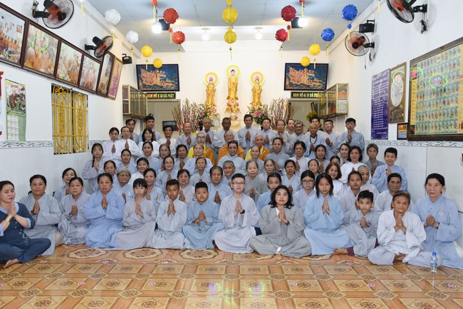 The 8th One-Day Retreat, and giving gifts on Mid-autumn Festival at Minh Chat ashram in Can Tho