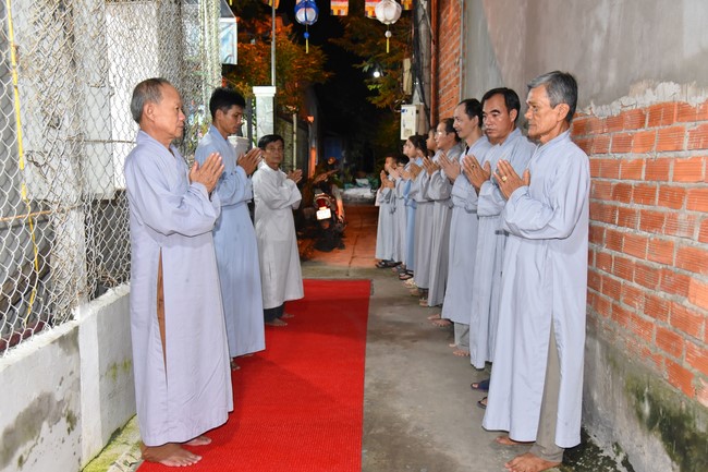The 8th One-Day Retreat, and giving gifts on Mid-autumn Festival at Minh Chat ashram in Can Tho