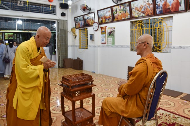 The 8th One-Day Retreat, and giving gifts on Mid-autumn Festival at Minh Chat ashram in Can Tho