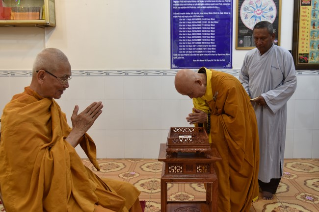 The 8th One-Day Retreat, and giving gifts on Mid-autumn Festival at Minh Chat ashram in Can Tho