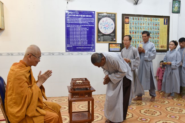 The 8th One-Day Retreat, and giving gifts on Mid-autumn Festival at Minh Chat ashram in Can Tho