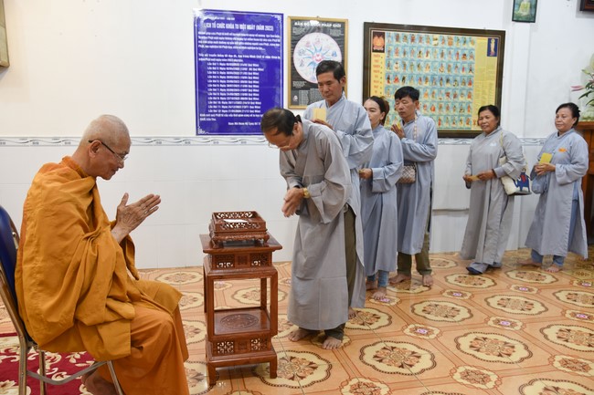 The 8th One-Day Retreat, and giving gifts on Mid-autumn Festival at Minh Chat ashram in Can Tho