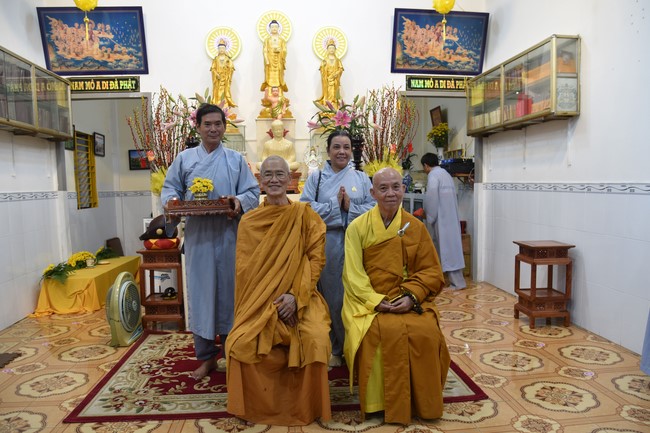 The 8th One-Day Retreat, and giving gifts on Mid-autumn Festival at Minh Chat ashram in Can Tho