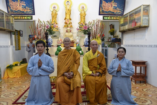 The 8th One-Day Retreat, and giving gifts on Mid-autumn Festival at Minh Chat ashram in Can Tho