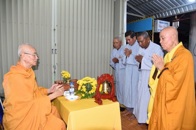 The 8th One-Day Retreat, and giving gifts on Mid-autumn Festival at Minh Chat ashram in Can Tho