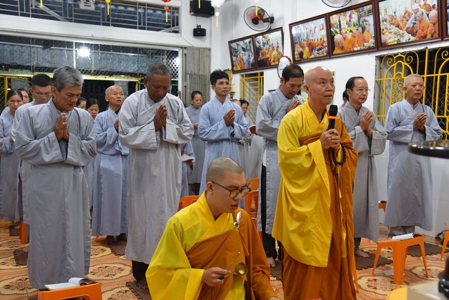 The 8th One-Day Retreat, and giving gifts on Mid-autumn Festival at Minh Chat ashram in Can Tho