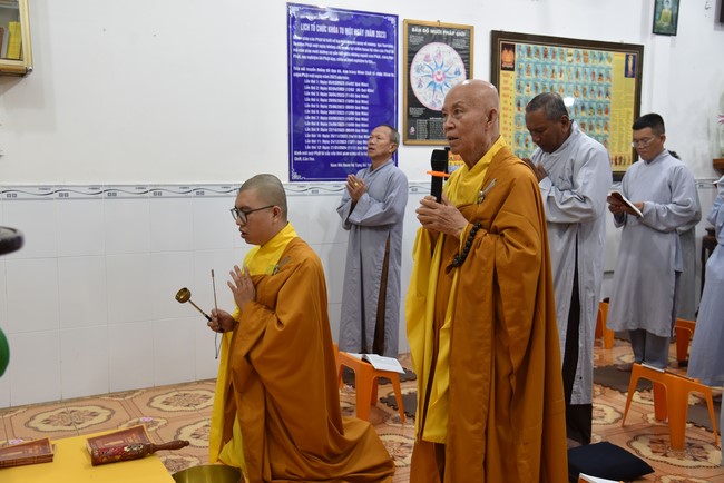 The 8th One-Day Retreat, and giving gifts on Mid-autumn Festival at Minh Chat ashram in Can Tho