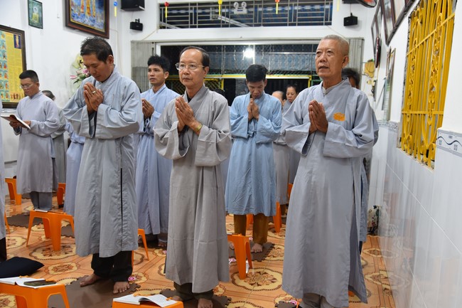 The 8th One-Day Retreat, and giving gifts on Mid-autumn Festival at Minh Chat ashram in Can Tho