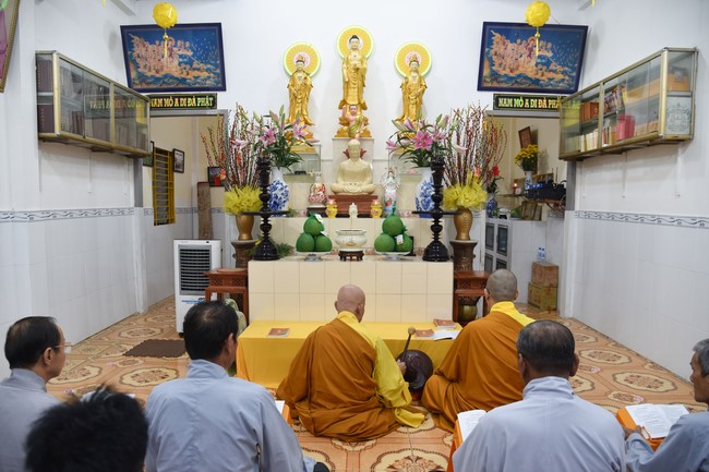 The 8th One-Day Retreat, and giving gifts on Mid-autumn Festival at Minh Chat ashram in Can Tho